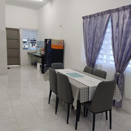 2Storey Asraf'S Homestay Seri Iskandar Exterior foto