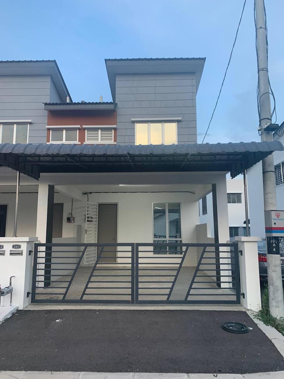 2Storey Asraf'S Homestay Seri Iskandar Exterior foto